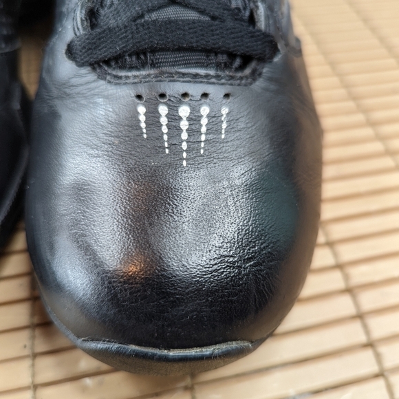 Nike Shox 407636-001 Black/White Metallic Women's Size 9 Basketball. Great condi - Picture 7 of 10